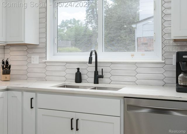 36343 Dardanella Street, Livonia, MI 48152