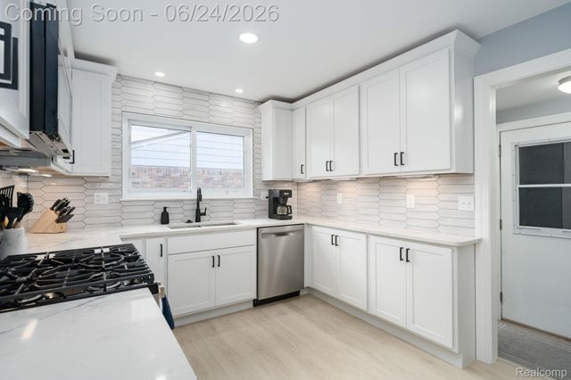 36343 Dardanella Street, Livonia, MI 48152