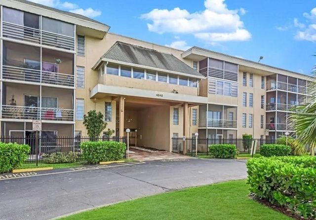 4848 NW 24th Ct 306, Lauderdale Lakes, FL 33313