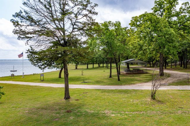 301 Cedar Point Circle, Gordonville, TX 76245