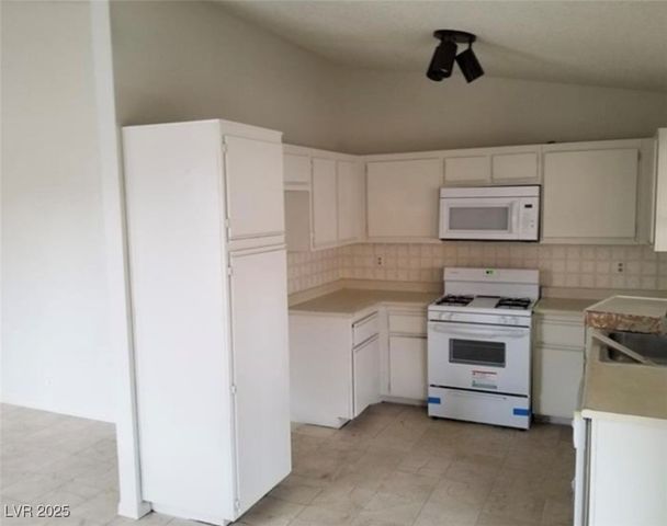 1936 ST Lawrence Drive, Las Vegas, NV 89108