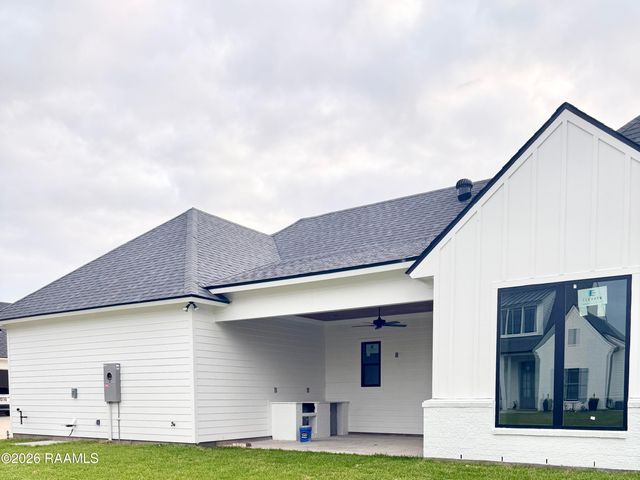 112 Tea Rose Drive, Broussard, LA 70518