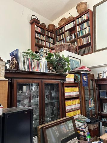 12571 NW 10th St, Sunrise, FL 33323