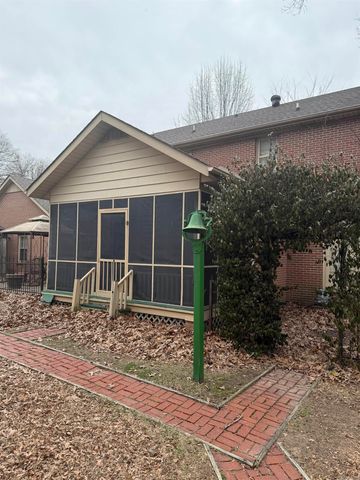 303 Woodford Place, Paragould, AR 72450