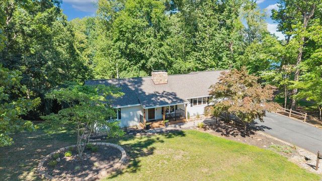 129 Leeward DR, Moneta, VA 24121
