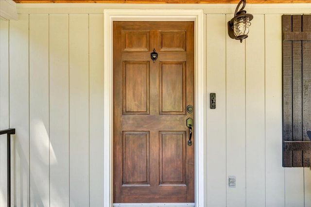 129 Leeward DR, Moneta, VA 24121