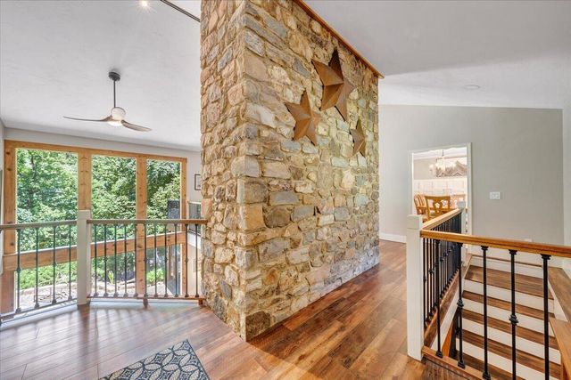 129 Leeward DR, Moneta, VA 24121