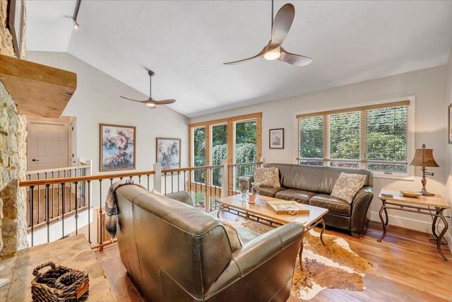 129 Leeward DR, Moneta, VA 24121