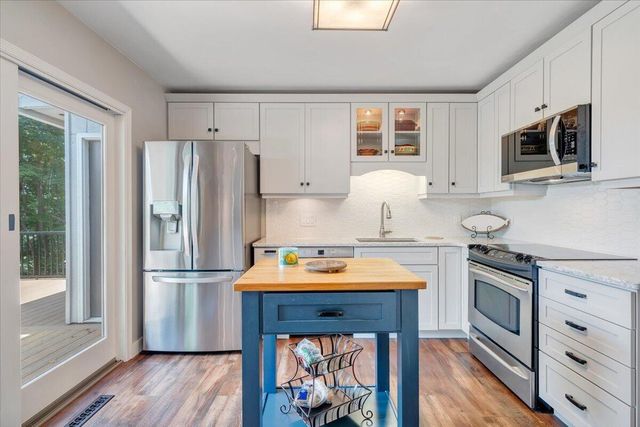 129 Leeward DR, Moneta, VA 24121