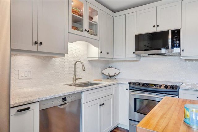 129 Leeward DR, Moneta, VA 24121