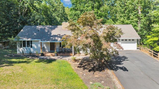 129 Leeward DR, Moneta, VA 24121