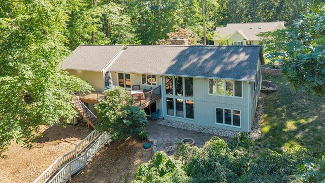 129 Leeward DR, Moneta, VA 24121