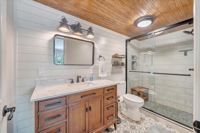 129 Leeward DR, Moneta, VA 24121