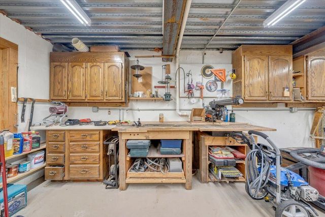 129 Leeward DR, Moneta, VA 24121