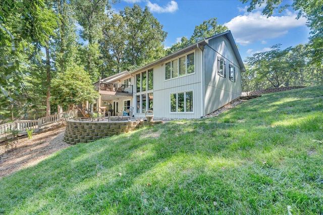 129 Leeward DR, Moneta, VA 24121