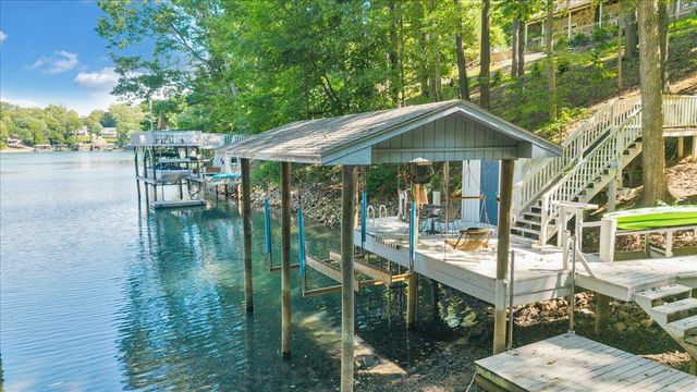 129 Leeward DR, Moneta, VA 24121