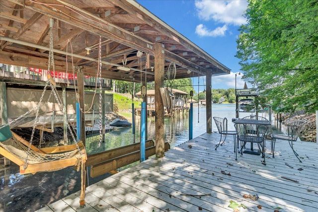129 Leeward DR, Moneta, VA 24121