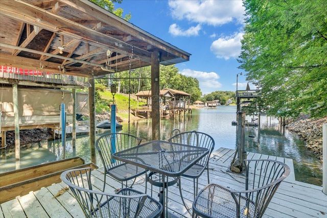 129 Leeward DR, Moneta, VA 24121