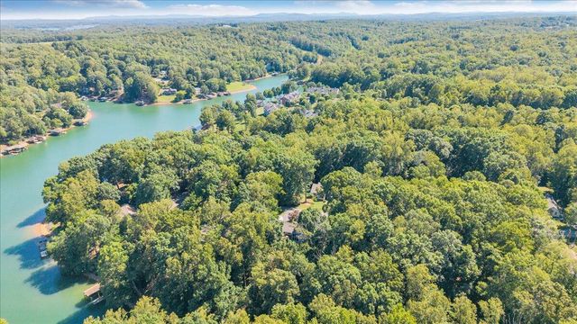 129 Leeward DR, Moneta, VA 24121