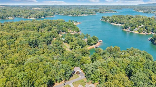 129 Leeward DR, Moneta, VA 24121