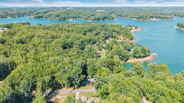 129 Leeward DR, Moneta, VA 24121