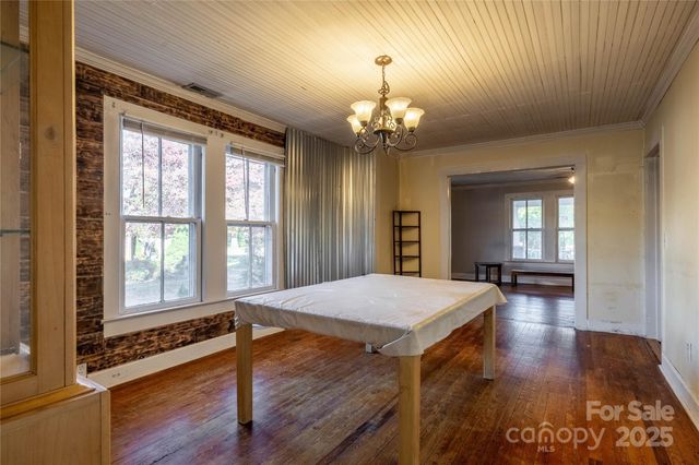 322 7th Street SW, Taylorsville, NC 28681