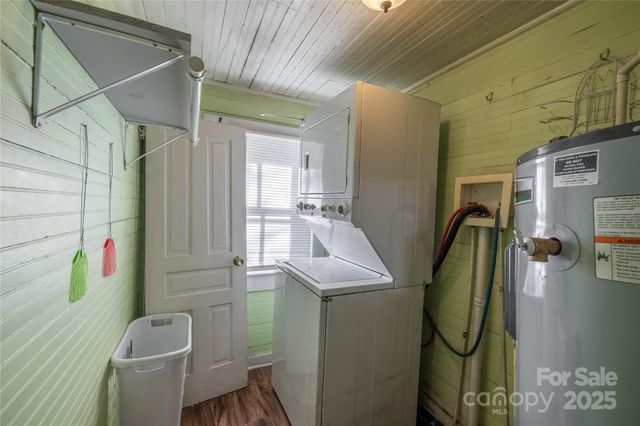 322 7th Street SW, Taylorsville, NC 28681