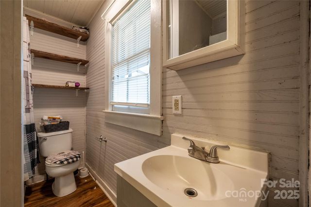 322 7th Street SW, Taylorsville, NC 28681