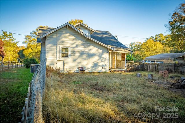 322 7th Street SW, Taylorsville, NC 28681