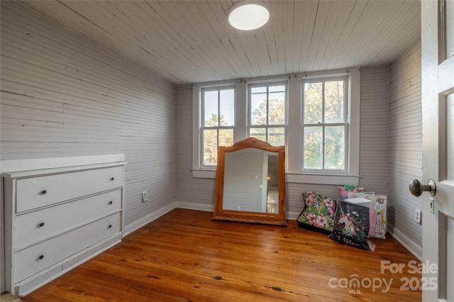 322 7th Street SW, Taylorsville, NC 28681