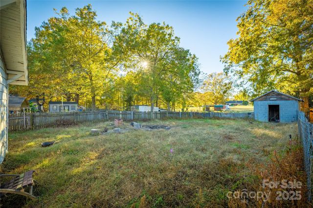 322 7th Street SW, Taylorsville, NC 28681