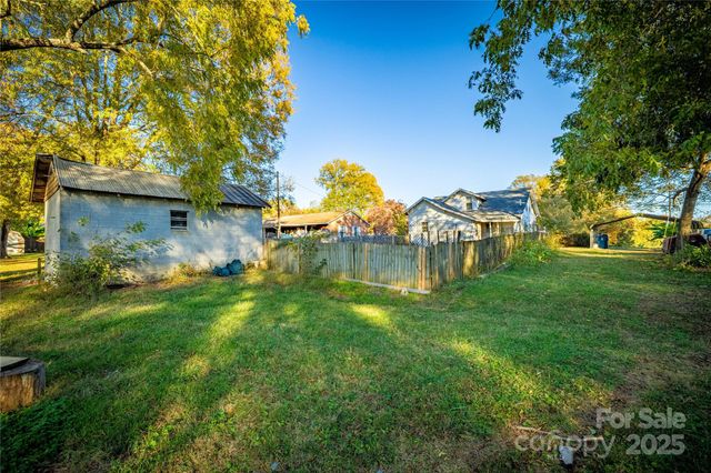 322 7th Street SW, Taylorsville, NC 28681