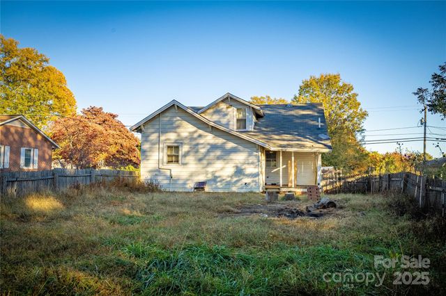 322 7th Street SW, Taylorsville, NC 28681