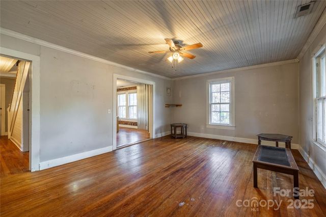 322 7th Street SW, Taylorsville, NC 28681