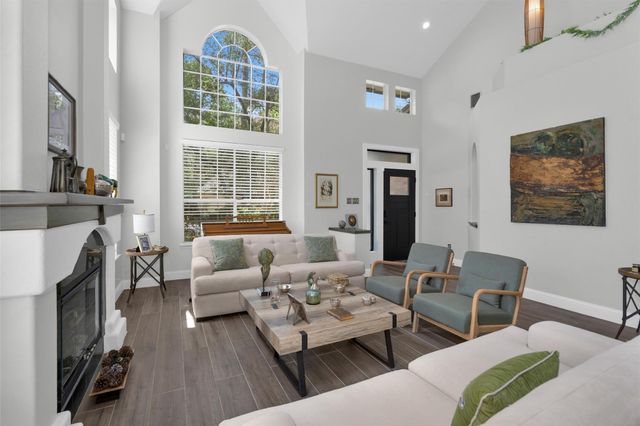 84 E Lakeridge Drive, The Woodlands, TX 77381