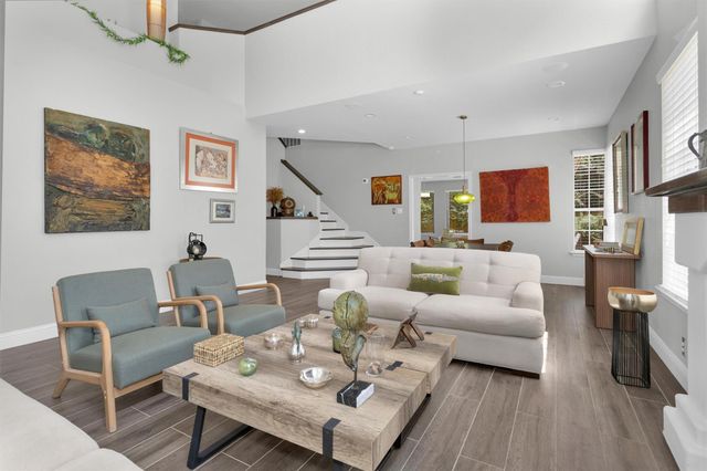 84 E Lakeridge Drive, The Woodlands, TX 77381