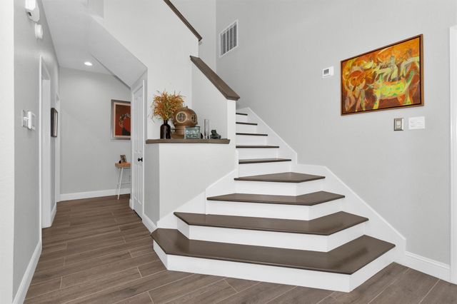84 E Lakeridge Drive, The Woodlands, TX 77381
