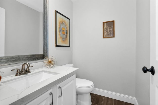 84 E Lakeridge Drive, The Woodlands, TX 77381