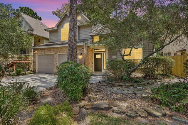 84 E Lakeridge Drive, The Woodlands, TX 77381