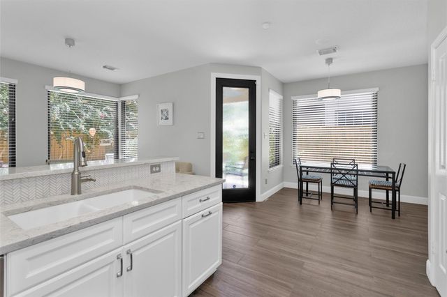 84 E Lakeridge Drive, The Woodlands, TX 77381
