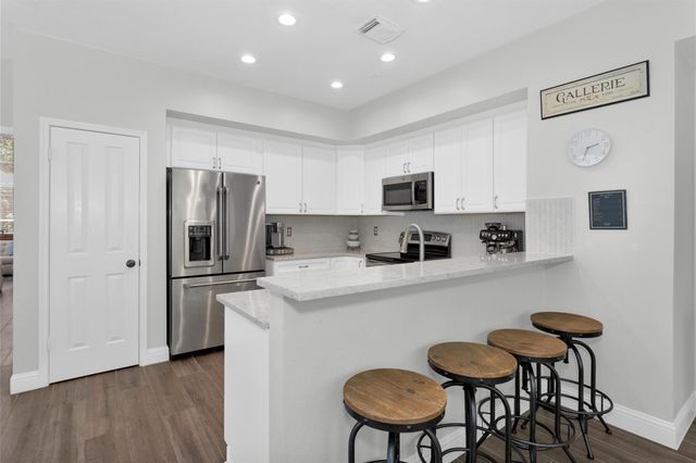 84 E Lakeridge Drive, The Woodlands, TX 77381