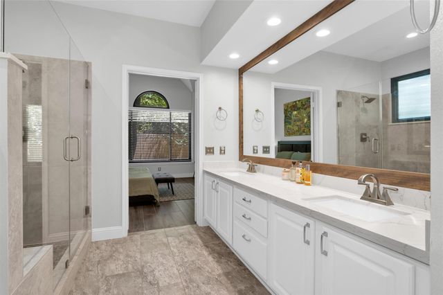 84 E Lakeridge Drive, The Woodlands, TX 77381