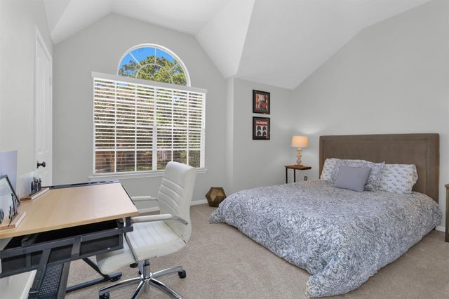 84 E Lakeridge Drive, The Woodlands, TX 77381
