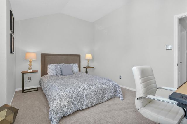 84 E Lakeridge Drive, The Woodlands, TX 77381