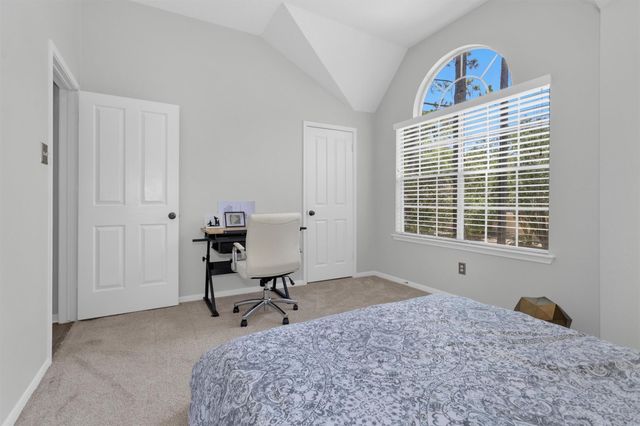 84 E Lakeridge Drive, The Woodlands, TX 77381
