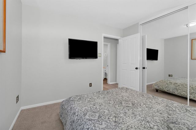 84 E Lakeridge Drive, The Woodlands, TX 77381
