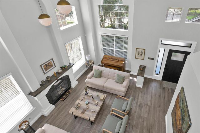 84 E Lakeridge Drive, The Woodlands, TX 77381