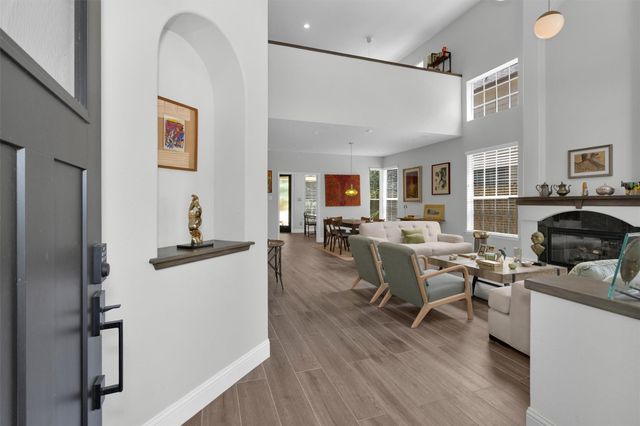84 E Lakeridge Drive, The Woodlands, TX 77381
