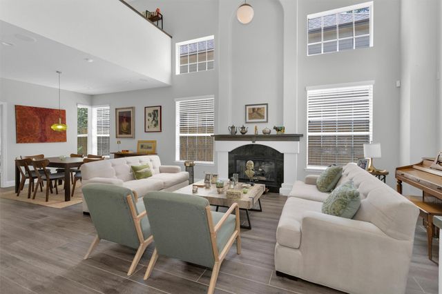 84 E Lakeridge Drive, The Woodlands, TX 77381