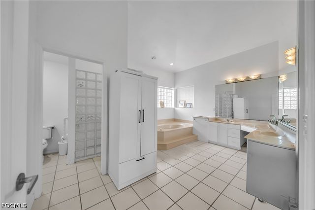 16971 Timberlakes DR, Fort Myers, FL 33908